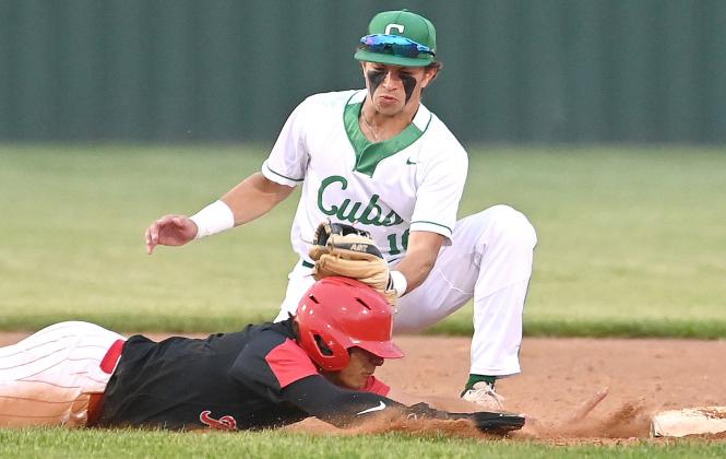 Clifton freshman Jackson Ritz (10) makes the tag in time at second base. Photo courtesy of Brett Voss’ The Sports Buzz